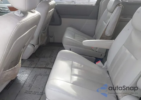 2009 Chrysler Town & Country Touring z USA, uszkodzony, nr VIN 2A8HR54199R529242